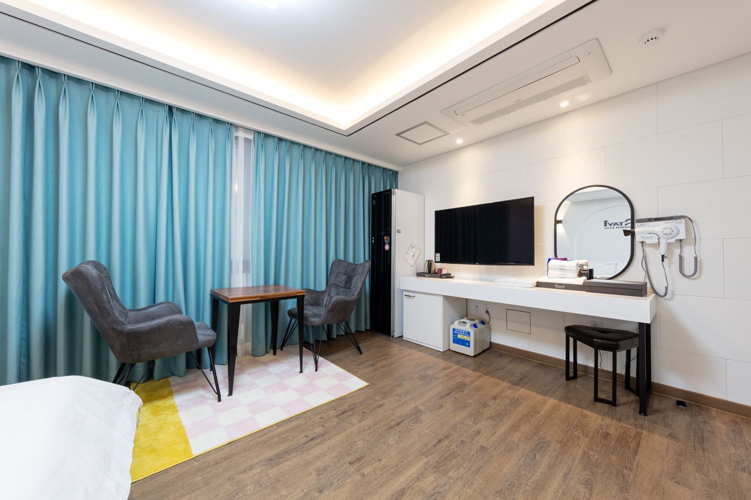 stay suite (air purifier) | individually decorated, desk, laptop workspace, blackout curtains