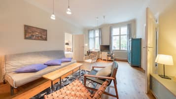 Basic-Apartment (GroĂe Suite) | Wohnbereich | Flachbildfernseher