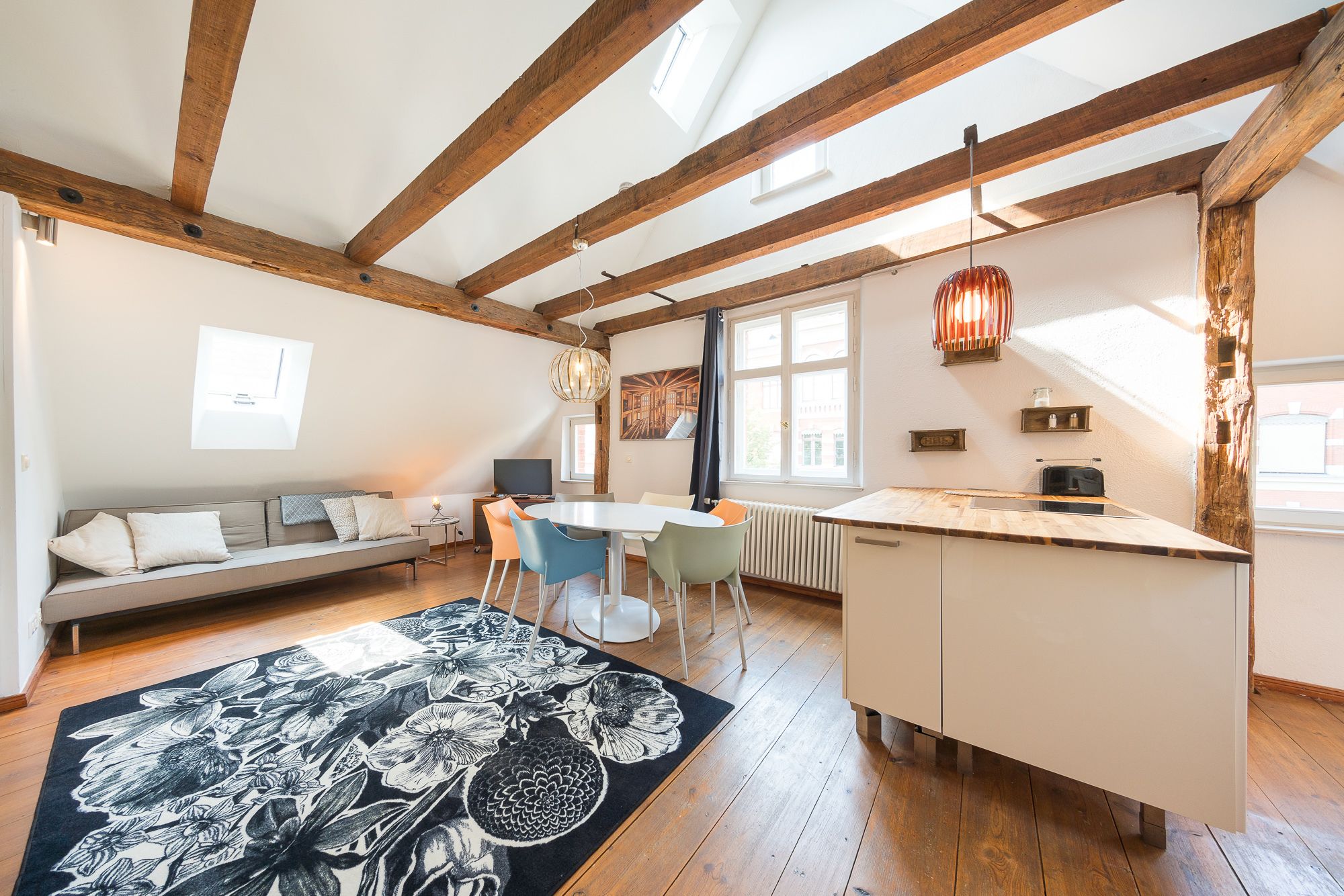 Apartment (Maisonette mit Kamin) | Wohnbereich | Flachbildfernseher