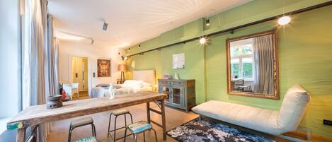 Lejlighed (Hofapartment) | Individuelt design, individuel indretning, skrivebord, gratis Wi-Fi