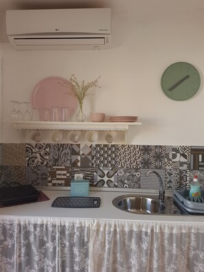 Refrigerador, microondas y tostadora 