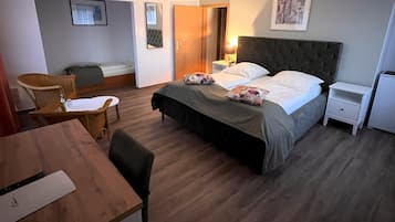 Phòng 3 Economy, phòng tắm riêng, quang cảnh kênh | 2 phòng ngủ, bộ đồ giường kháng dị ứng, minibar, trang trí khác biệt