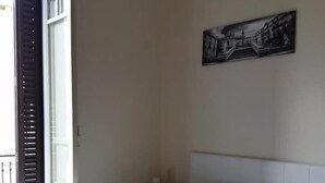 Double or Twin Room, Shared Bathroom, City View | 1 bedroom, WiFi (free), bed sheets - Arcobaleno (Palermo)