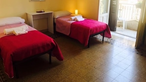 Double Room Single Use, Shared Bathroom | 1 bedroom, WiFi (free), bed sheets - Arcobaleno (Palermo)