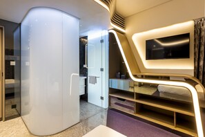 Douche, douche à « effet pluie », articles de toilette gratuits