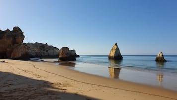 Plage, sable blanc, pêche sur place