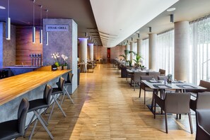 Petit déjeuner buffet (15 EUR par personne)