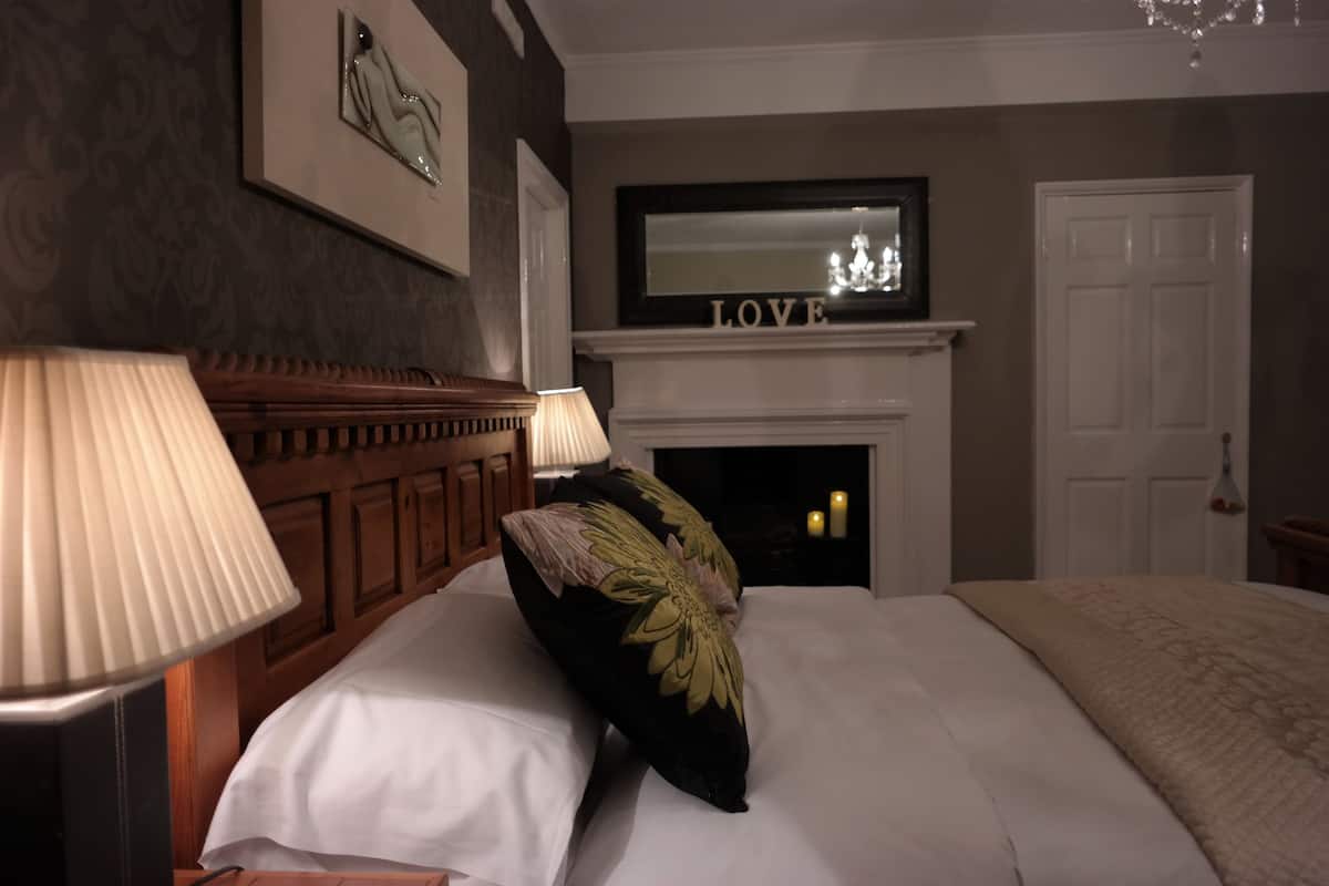 Discovery Room (King Size Bed) | In-room safe, individually decorated, individually furnished, free WiFi