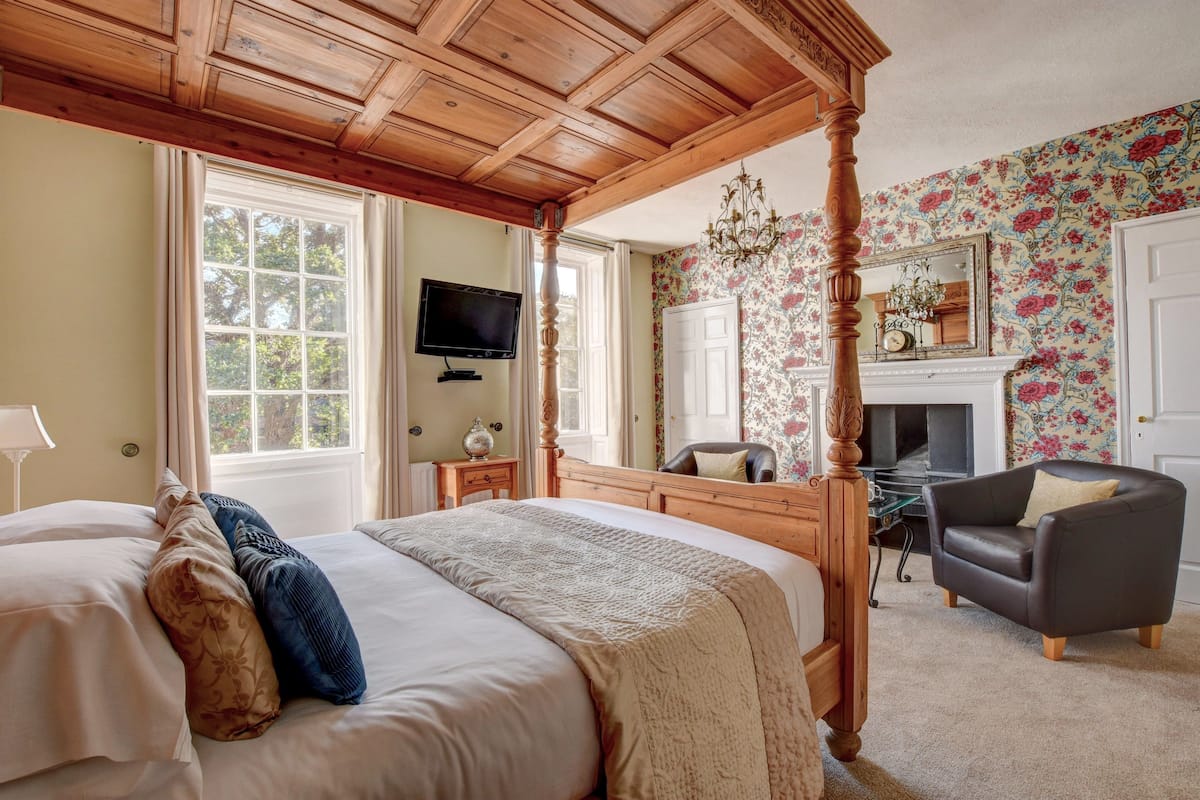 Resolution Room (Four Poster Bed) | In-room safe, individually decorated, individually furnished, free WiFi