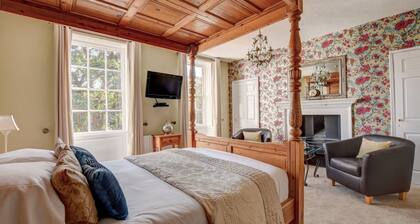 White Linen Whitby, Room Only