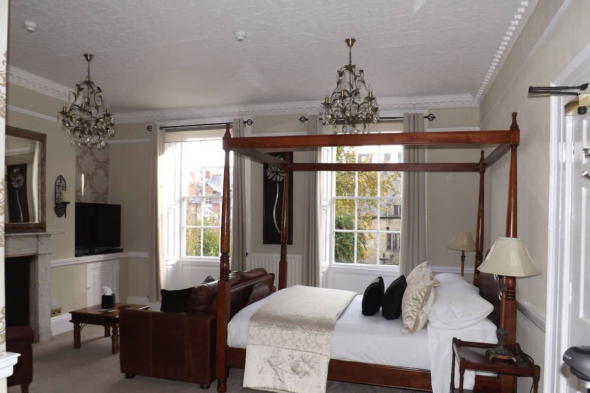 Endeavour Room (Four Poster Bed) | In-room safe, individually decorated, individually furnished, free WiFi