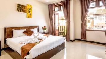 Kamar Deluks | Minibar, meja kerja, Wi-Fi gratis, dan seprai linen