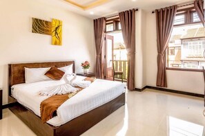 Chambre Deluxe | Minibar, bureau, accès au Wi-Fi (inclus), literie fournie