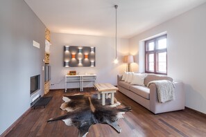 アパートメント | リビング エリア | 0 インチの薄型テレビ (衛星放送視聴可)、テレビ