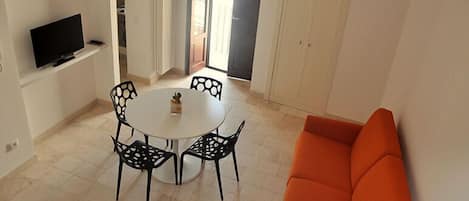 Comfort Suite, Terrace | Living area