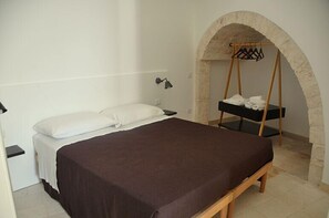 Junior Suite, Balcony | Desk, cribs/infant beds, rollaway beds, free WiFi - Porta Barsento B&B (Putignano)