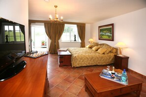 Minibar, blackout drapes, soundproofing, free WiFi