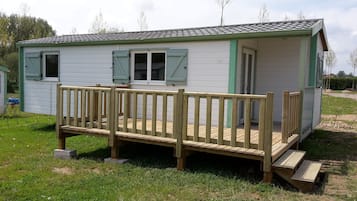 Mobile Home (Chalet) | Individually decorated, individually furnished, blackout drapes