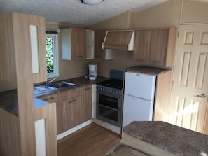 Casa mobile (Summer) | Cucina privata | Frigorifero, microonde, forno, piano cottura