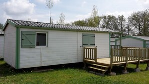 Mobile Home (Chalet) | Blackout drapes, cribs (free), individually decorated - La Sensation (Matringhem)