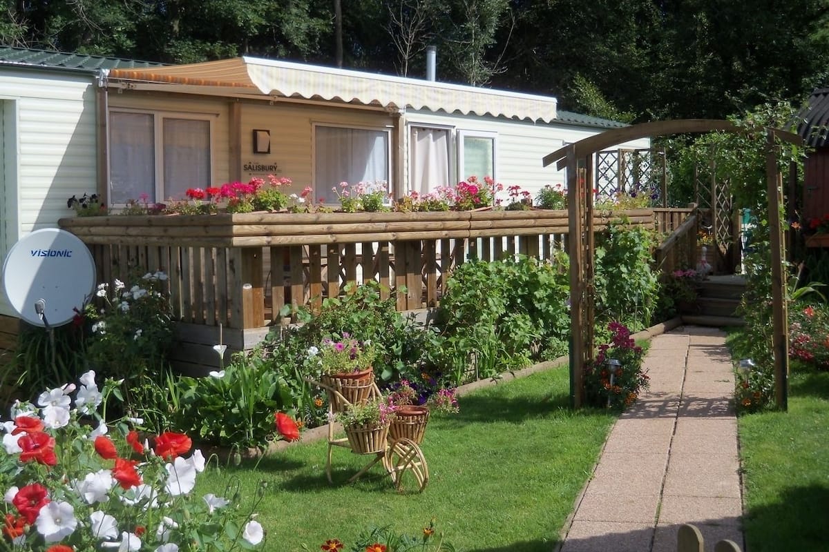 Mobile Home (Chalet) | Blackout drapes, soundproofing, wheelchair access
