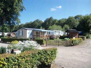 Cottage | Blackout drapes, soundproofing, wheelchair access - Camping La Tentation (Renty)