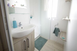 Shower, hair dryer - Camping La Tentation (Renty)