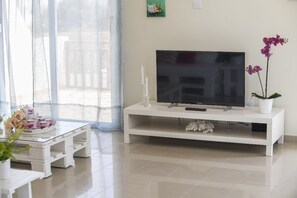 Villa, 3 Bedrooms | Television