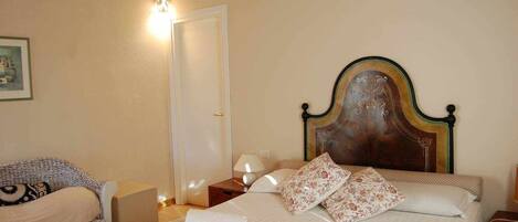 1 chambre, lit parapluie, Wi-Fi gratuit, draps fournis