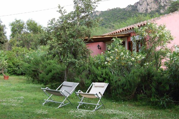 Property grounds - L'AGLIENTU - GIRASOLE ROOM (Loiri Porto San Paolo)