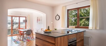 Bright, large vacation apartment "La Perla Seapearl"  close to the lake