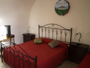 Standard Triple Room | Desk, cribs/infant beds, rollaway beds, free WiFi - Arco Michele (Putignano)