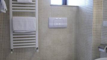 Dusche, Regendusche, Haartrockner, Bidet