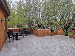 Frukost och middag serveras