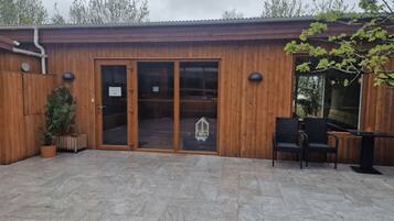 Vista frontal de la propiedad