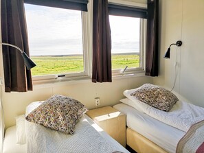 Habitación con 2 camas individuales, baño privado | Vistas desde la habitación