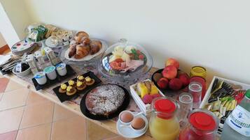 Aperto a pranzo e cena, cucina italiana