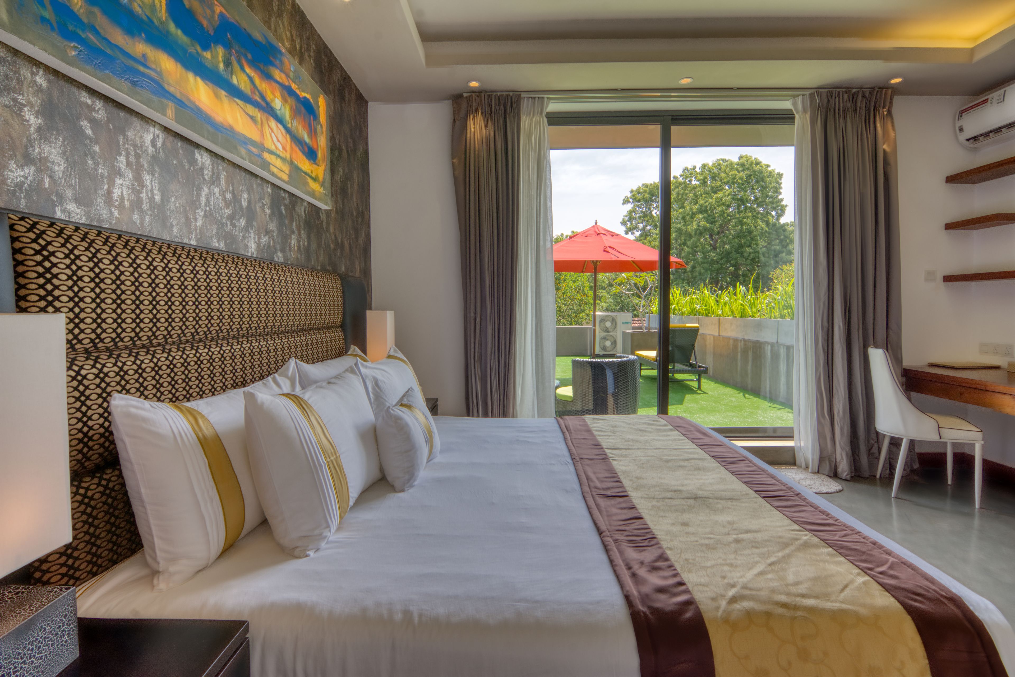 luxury double room, non smoking, garden view | balcony view