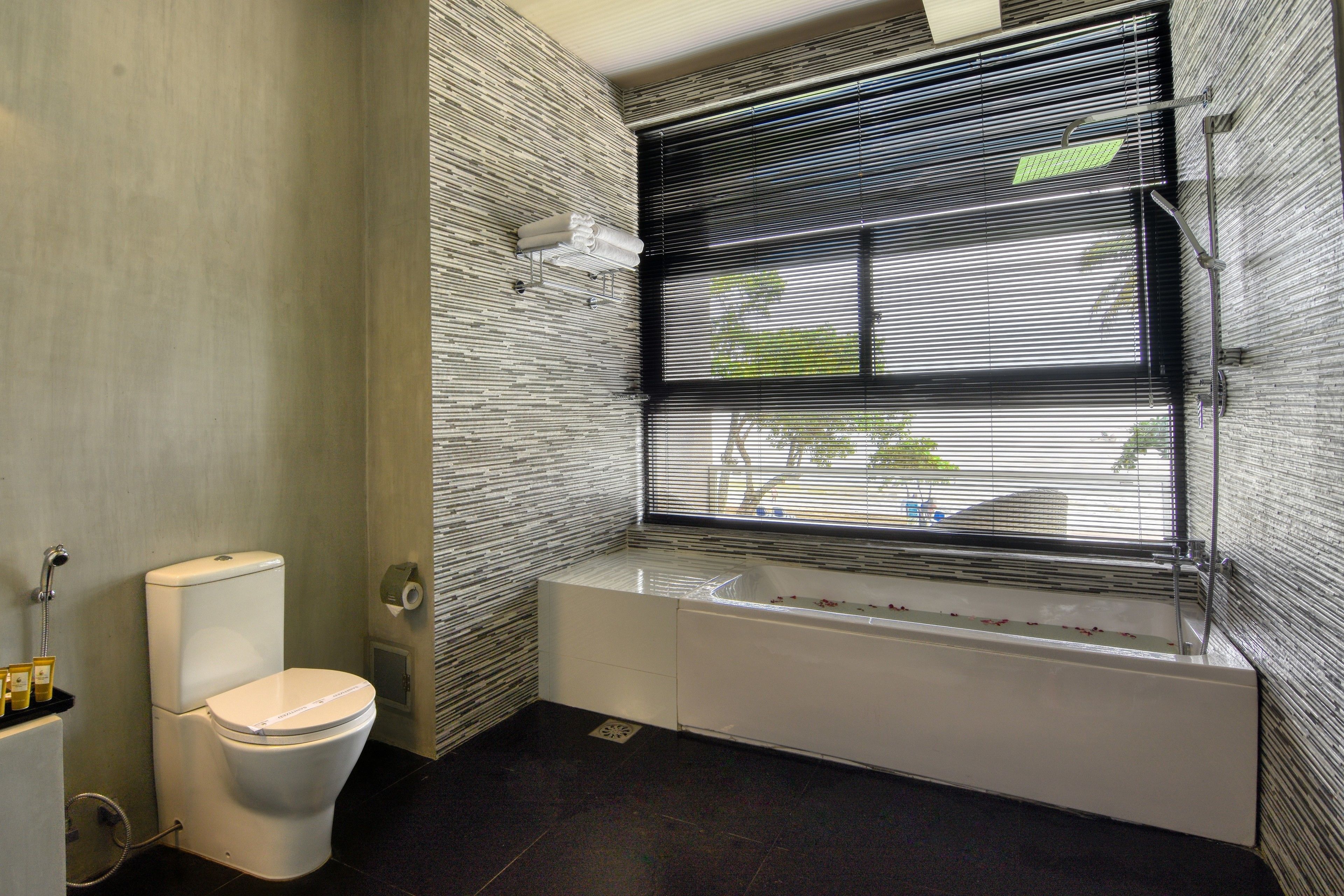 super deluxe sea view | deep-soaking bathtub