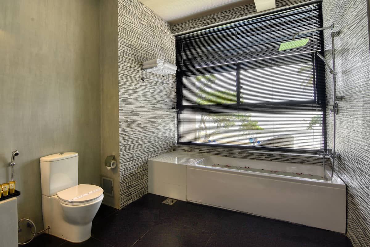 super deluxe sea view | deep-soaking bathtub