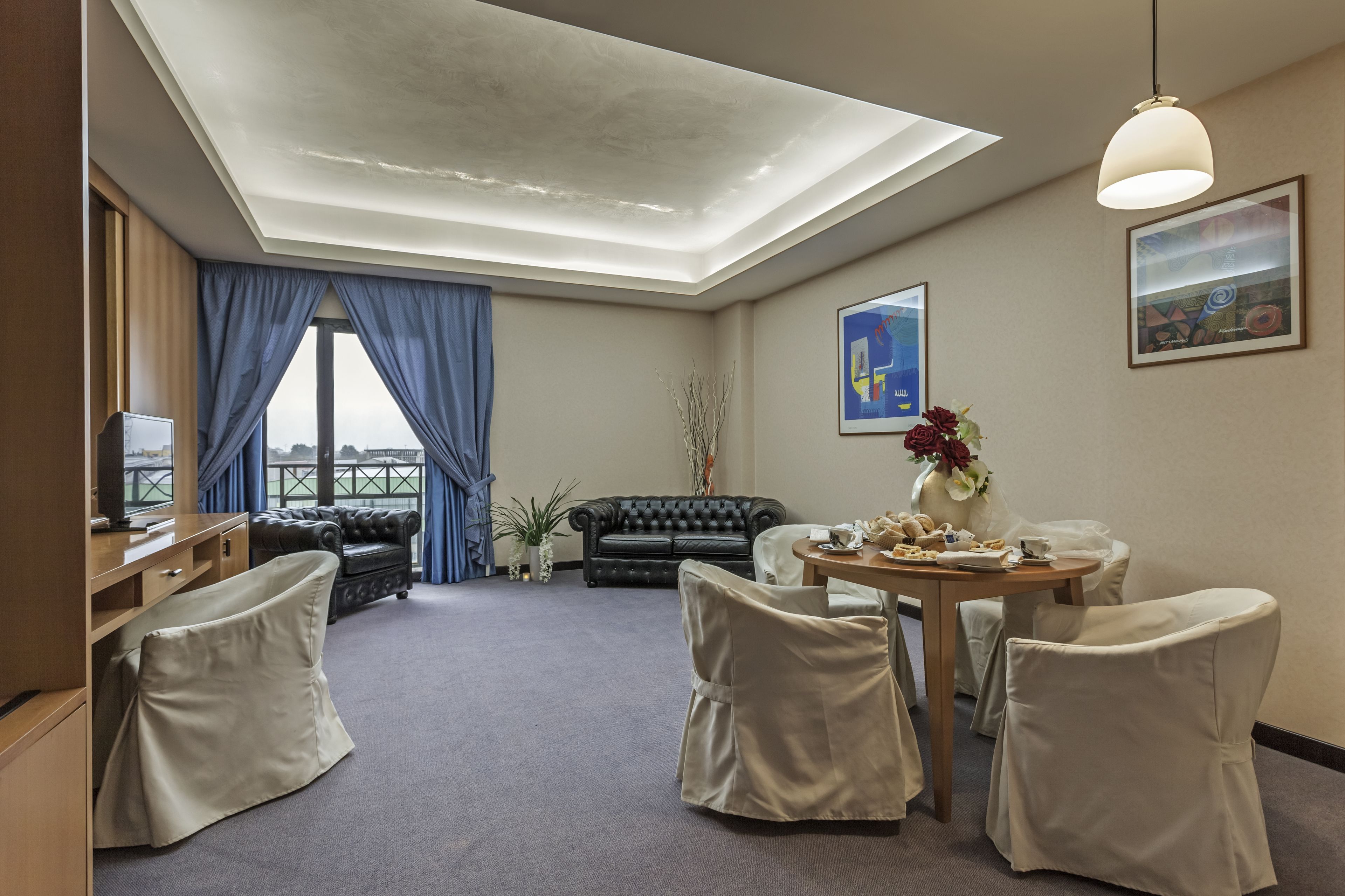 Suite junior | Área de sala de estar | Televisión de pantalla plana 