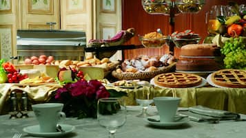 Free daily buffet breakfast