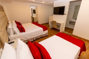 Deluxe Room, Multiple Beds | Free WiFi, bed sheets - GranLago Hotel (Pouso Alegre)