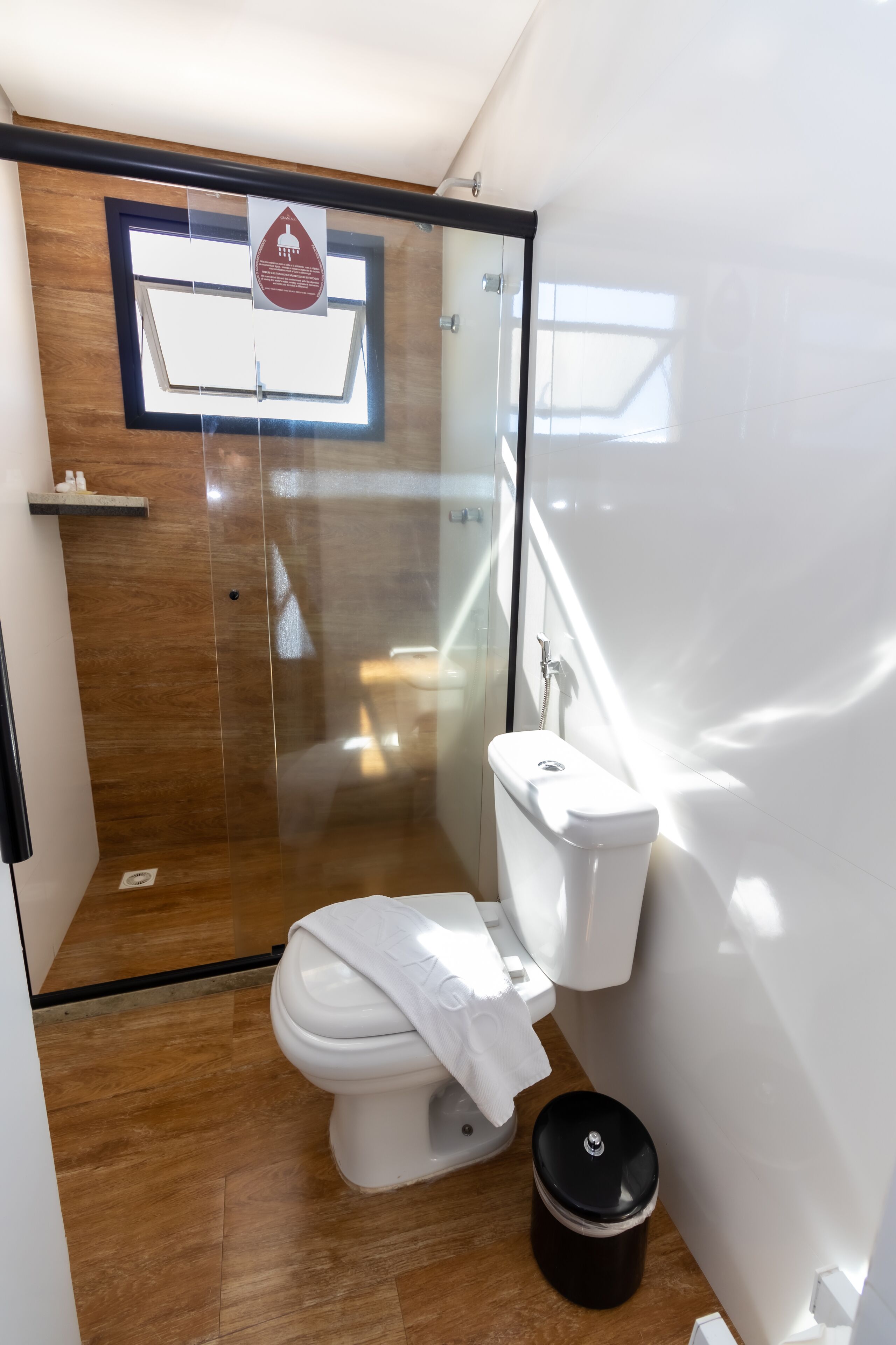 luxury studio suite | bathroom | towels