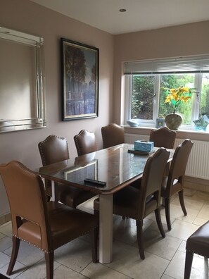 Lobby sitting area - Edgware Bed and Breakfast (Edgware)