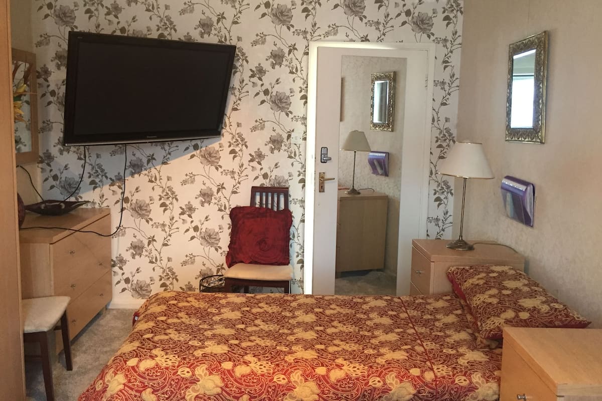 Individually decorated, individually furnished, free WiFi