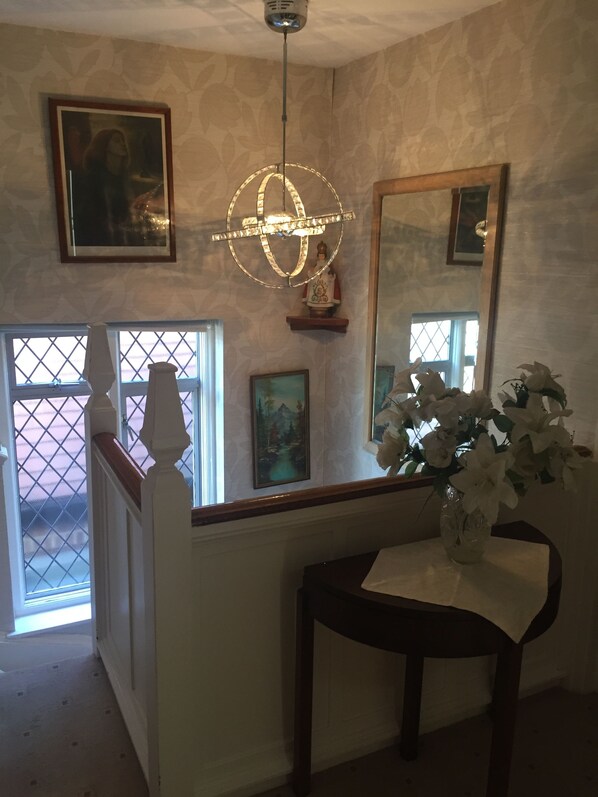 Interior detail - Edgware Bed and Breakfast (Edgware)