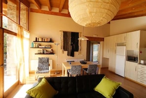 Flat-screen TV, fireplace - Mas Prat (La Vall de Bianya)