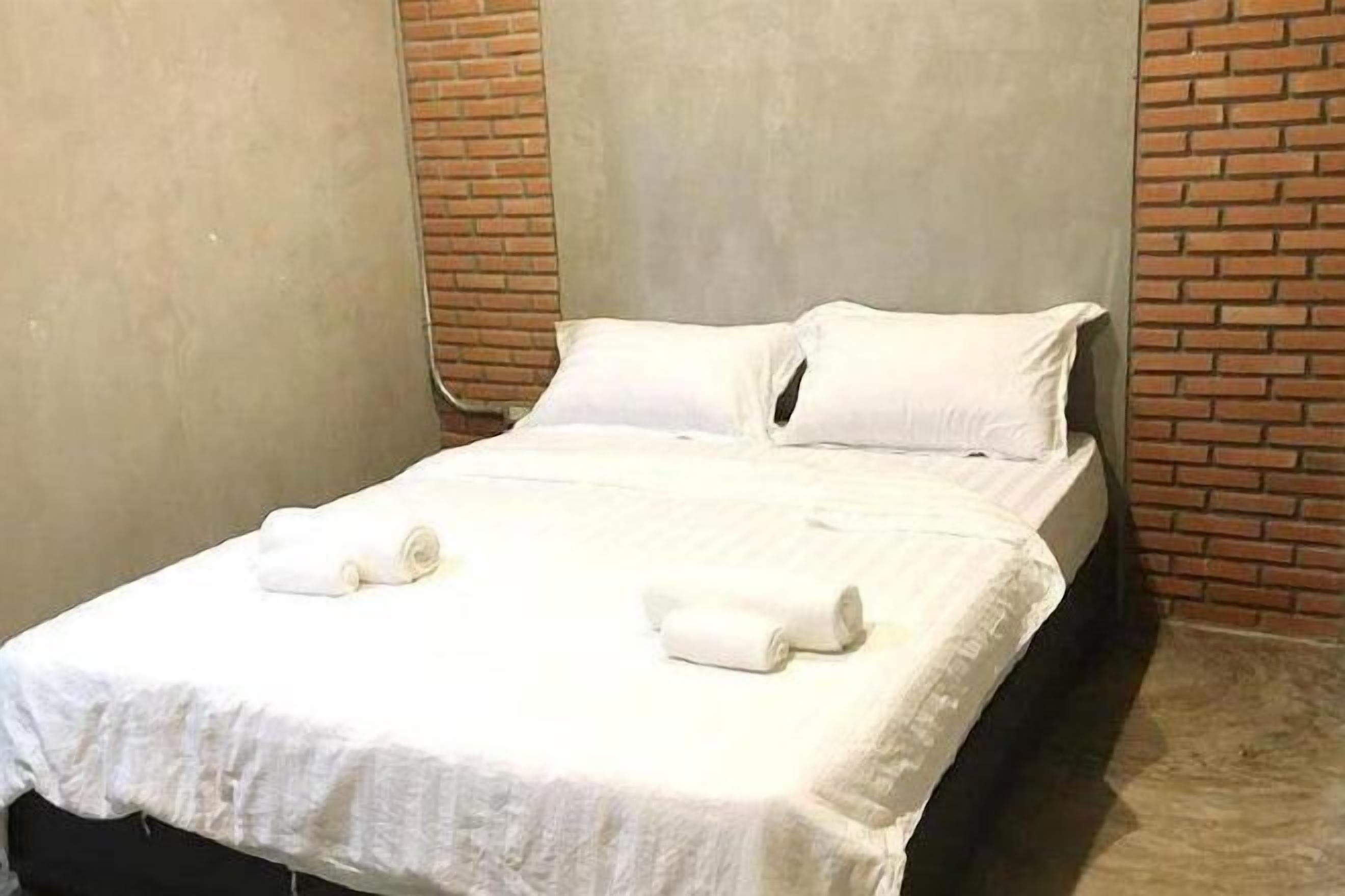 WiFi (無料)、ベッドシーツ