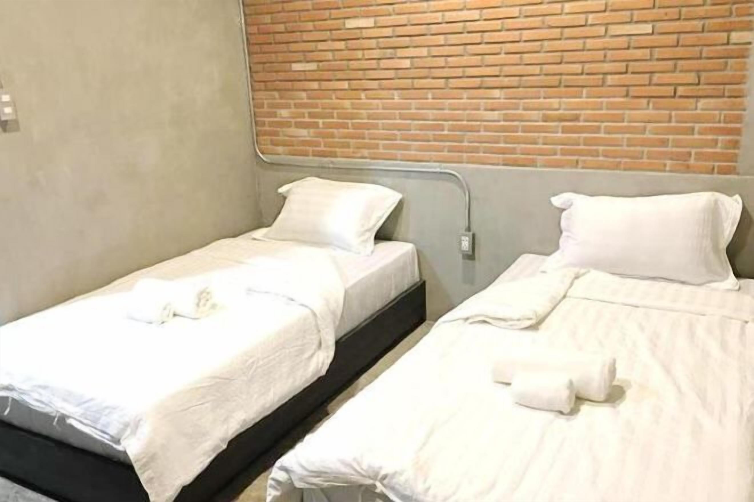 WiFi (無料)、ベッドシーツ